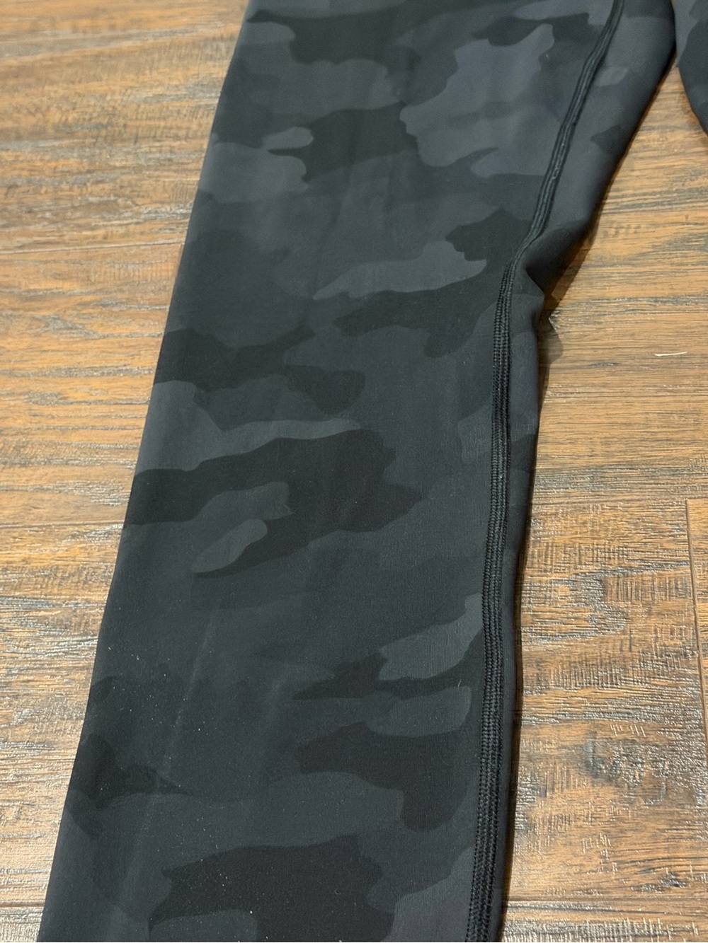 lululemon athletica Women's Black Camouflage Leggings Size 4 - Picture 7 of 9